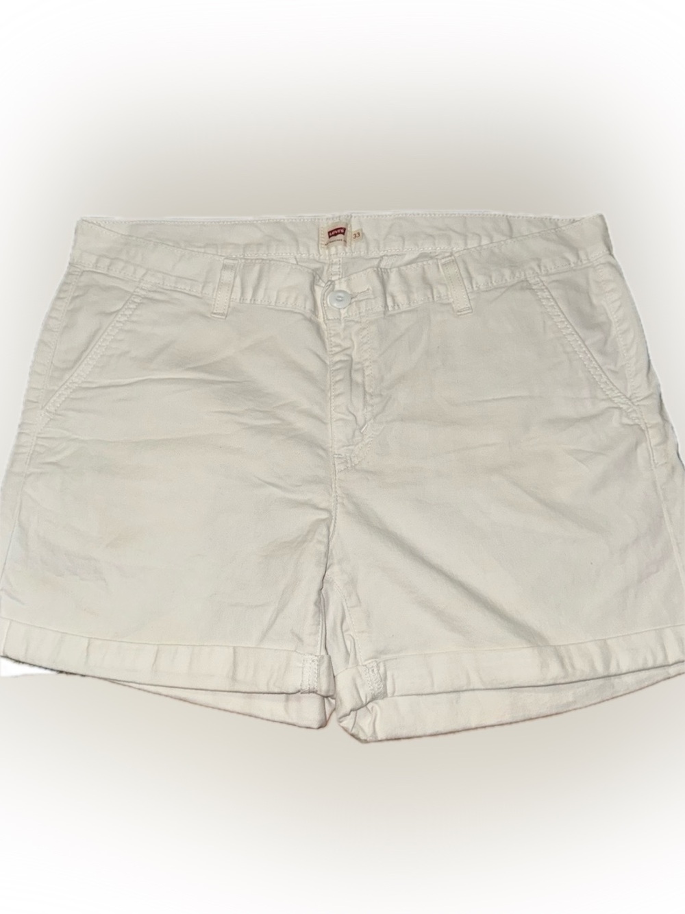 Ladies White Levi’s Classic Chino Style Cuffed Shorts, Sz 33 (16)